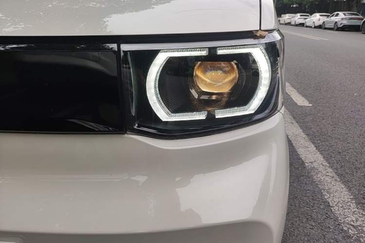 Used Wuling Hongguang MINIEV 2021 Macaron Premium Model – Lithium-NMC Left Front Headlight