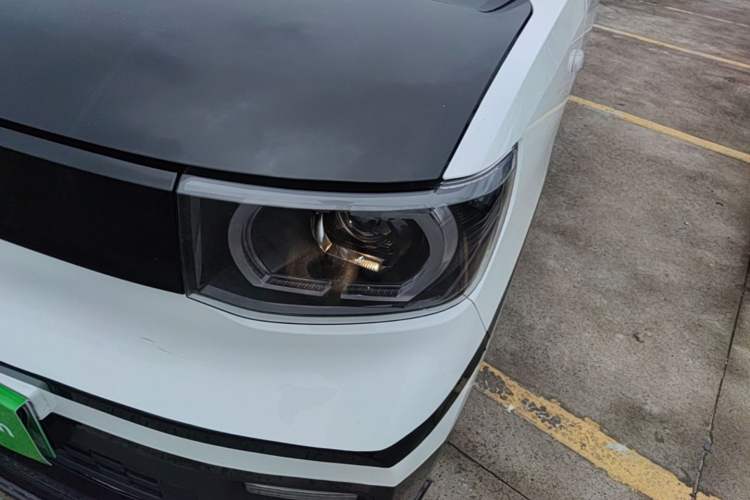Used Wuling Hongguang MINIEV 2021 Macaron Fashion Edition Lithium-Ion Battery Left Front Headlight