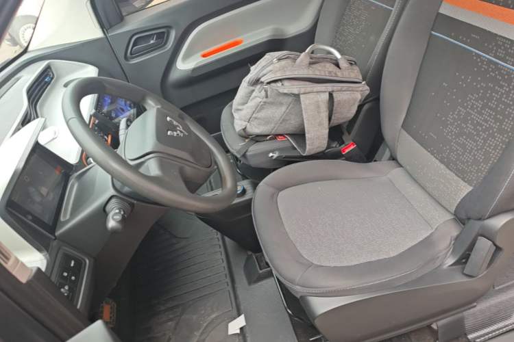 Used Wuling Hongguang MINIEV 2021 Macaron Fashion Edition Lithium-Ion Battery Left Front Seat