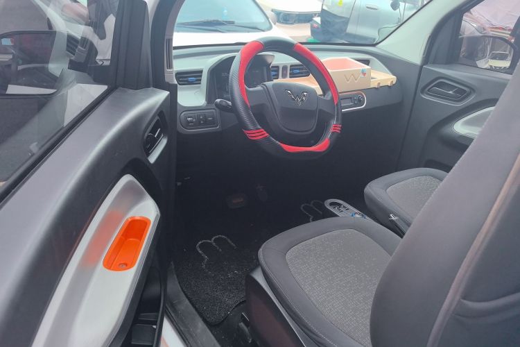 Used Wuling Hongguang MINIEV 2021 Macaron Sandwich Model 120 km Lithium Iron Phosphate Left Front Seat