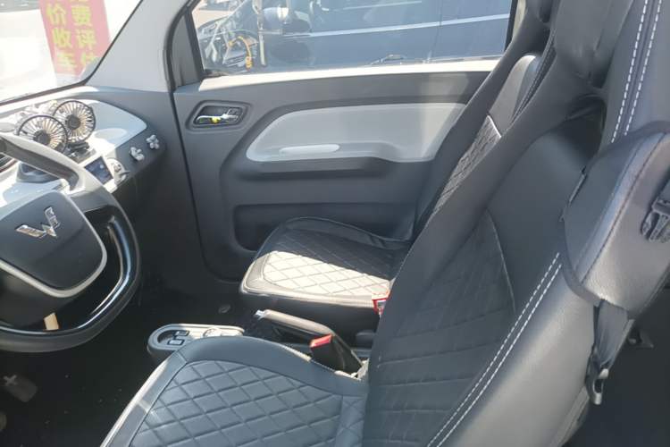 Used Wuling Hongguang MINIEV 2021 Macaron Sandwich Model 120 km Lithium NMC Left Front Seat