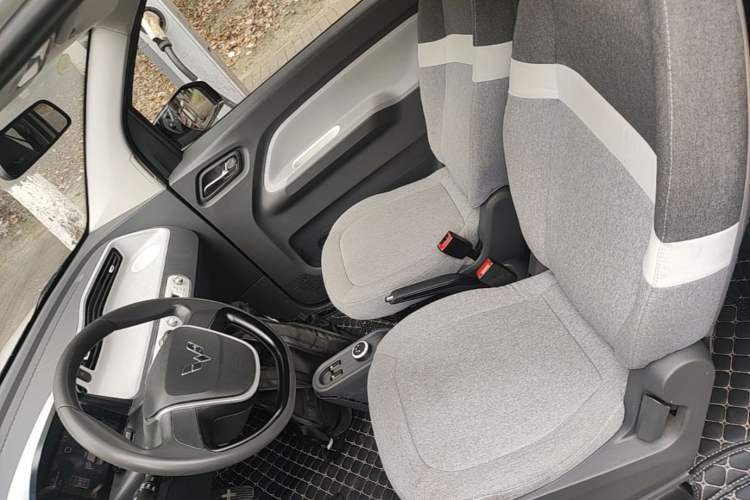 Used Wuling Hongguang MINIEV 2021 Macaron Premium Model – Lithium-NMC Left Front Seat