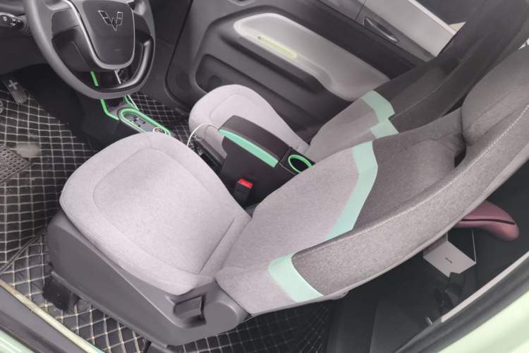 Used Wuling Hongguang MINIEV 2021 Macaron Premium Model – Lithium Iron Phosphate Left Front Seat