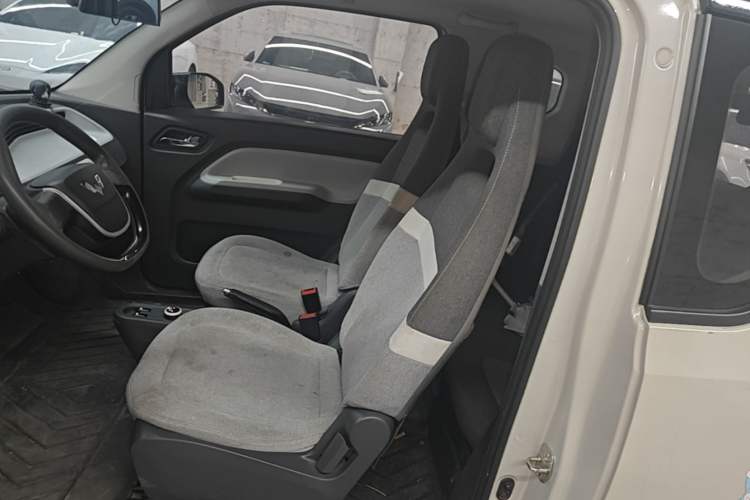 Used Wuling Hongguang MINIEV 2021 Macaron Premium Model – Lithium-NMC Left Front Seat