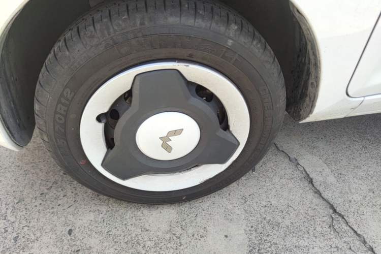 Used Wuling Hongguang MINIEV 2021 Macaron Sandwich Model 120 km Lithium NMC Left Front Wheel Hub