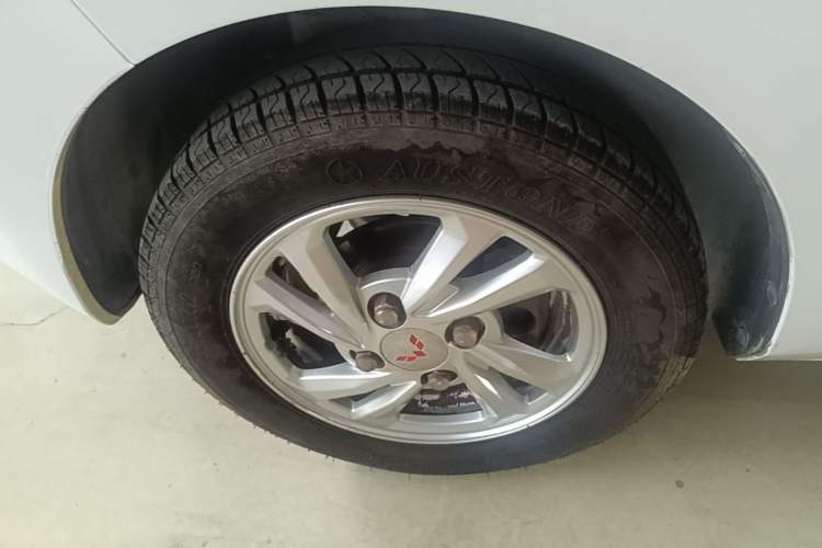Used Wuling Hongguang MINIEV 2021 Macaron Fashion Model Lithium Iron Phosphate Left Front Wheel Hub