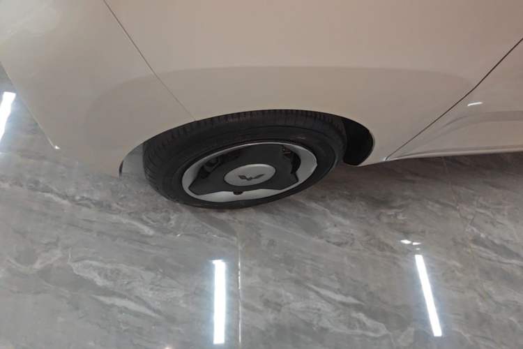 Used Wuling Hongguang MINIEV 2021 Macaron Premium Model – Lithium Iron Phosphate Left Front Wheel Hub