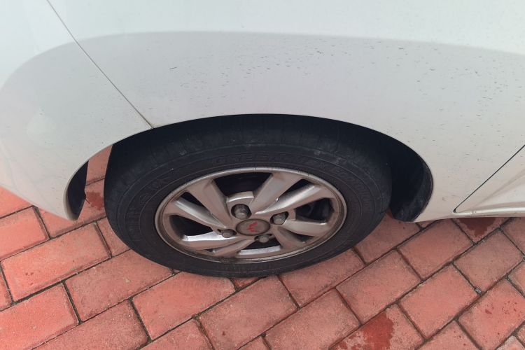 Used Wuling Hongguang MINIEV 2021 Macaron Sandwich Model 120 km Lithium Iron Phosphate Left Front Wheel Hub
