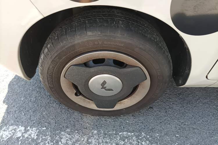 Used Wuling Hongguang MINIEV 2021 Macaron Sandwich Model 120 km Lithium NMC Left Front Wheel Hub