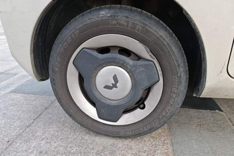 Used Wuling Hongguang MINIEV 2021 Macaron Sandwich Model 170 km Lithium Iron Phosphate Left Front Wheel Hub