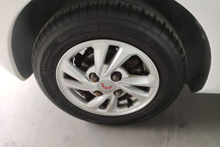 Used Wuling Hongguang MINIEV 2021 Macaron Fashion Model Lithium Iron Phosphate Left Front Wheel Hub