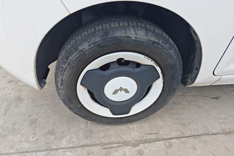 Used Wuling Hongguang MINIEV 2021 Macaron Fashion Edition Lithium-Ion Battery Left Front Wheel Hub