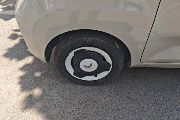 Used Wuling Hongguang MINIEV 2021 Macaron Fashion Edition Lithium-Ion Battery Left Front Wheel Hub