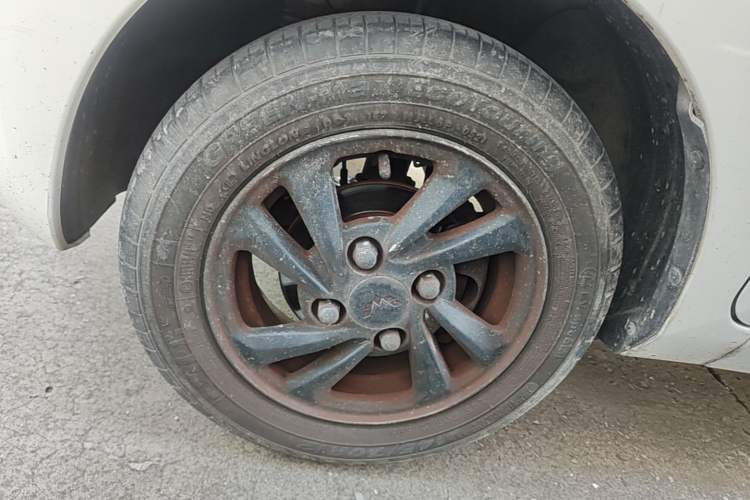 Used Wuling Hongguang MINIEV 2021 Macaron Fashion Edition Lithium-Ion Battery Left Front Wheel Hub