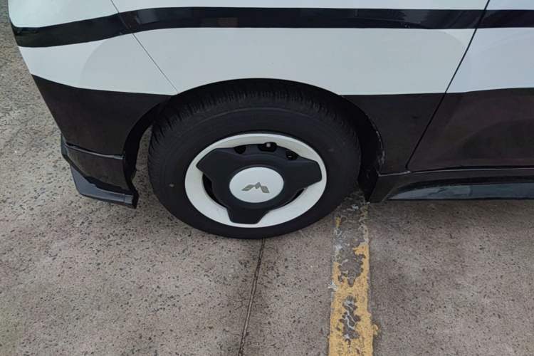 Used Wuling Hongguang MINIEV 2021 Macaron Fashion Edition Lithium-Ion Battery Left Front Wheel Hub