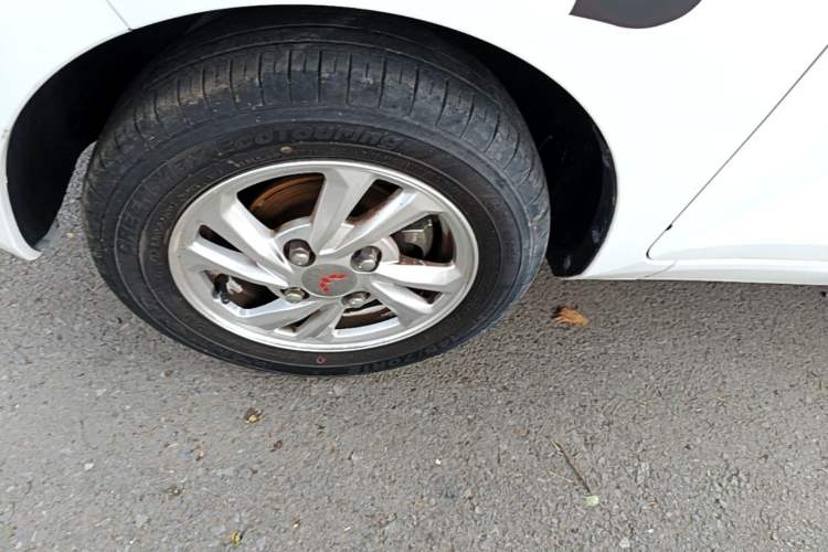 Used Wuling Hongguang MINIEV 2021 Macaron Fashion Model Lithium Iron Phosphate Left Front Wheel Hub