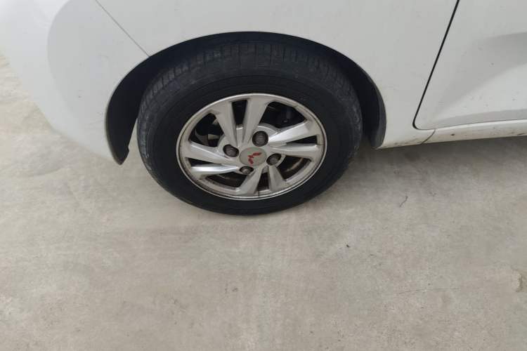 Used Wuling Hongguang MINIEV 2021 Macaron Sandwich Model 120 km Lithium Iron Phosphate Left Front Wheel Hub