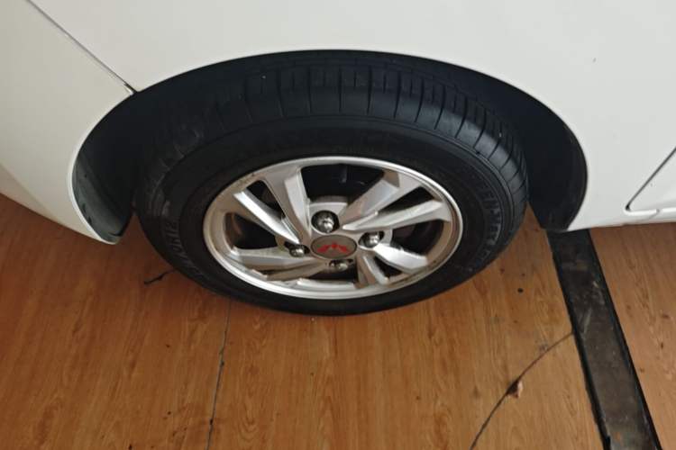 Used Wuling Hongguang MINIEV 2021 Macaron Fashion Model Lithium Iron Phosphate Left Front Wheel Hub