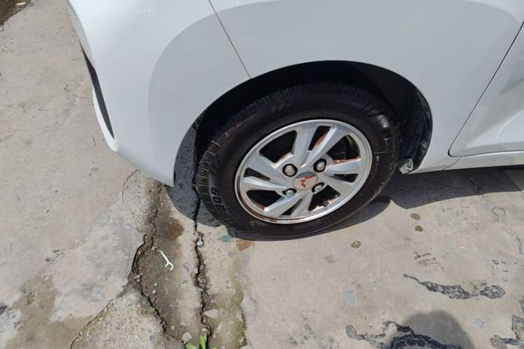 Used Wuling Hongguang MINIEV 2021 Macaron Premium Model – Lithium Iron Phosphate Left Front Wheel Hub