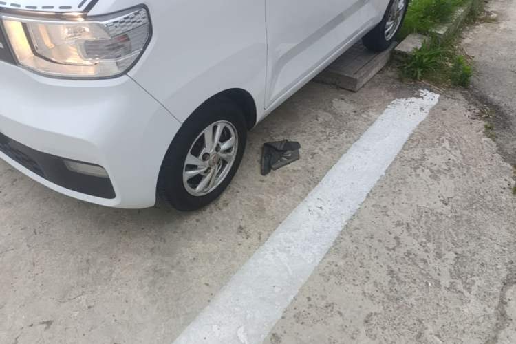 Used Wuling Hongguang MINIEV 2021 Macaron Fashion Edition Lithium-Ion Battery Left Front Wheel Hub