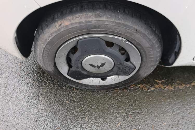 Used Wuling Hongguang MINIEV 2021 Macaron Premium Model – Lithium Iron Phosphate Left Front Wheel Hub