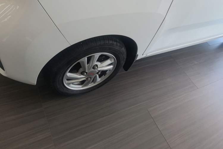 Used Wuling Hongguang MINIEV 2021 Macaron Fashion Model Lithium Iron Phosphate Left Front Wheel Hub