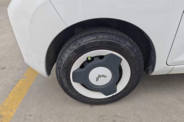 Used Wuling Hongguang MINIEV 2021 Macaron Fashion Edition Lithium-Ion Battery Left Front Wheel Hub