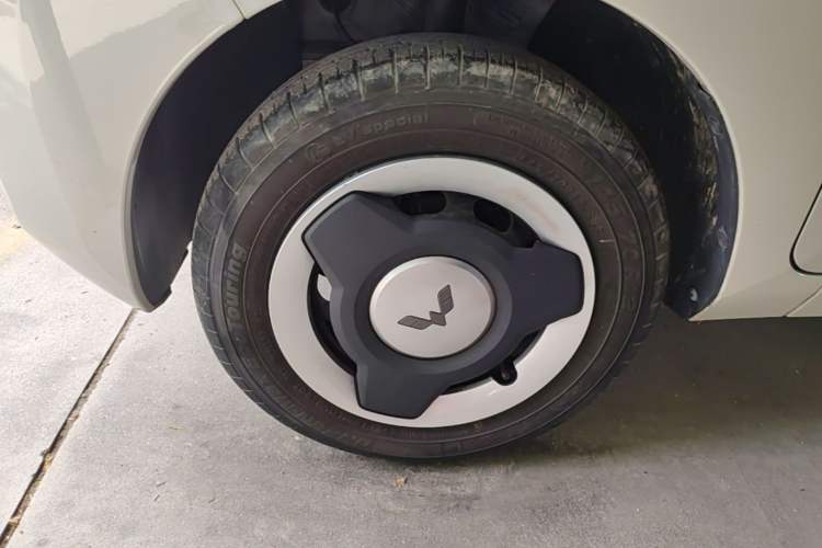 Used Wuling Hongguang MINIEV 2021 Macaron Premium Model – Lithium Iron Phosphate Left Front Wheel Hub