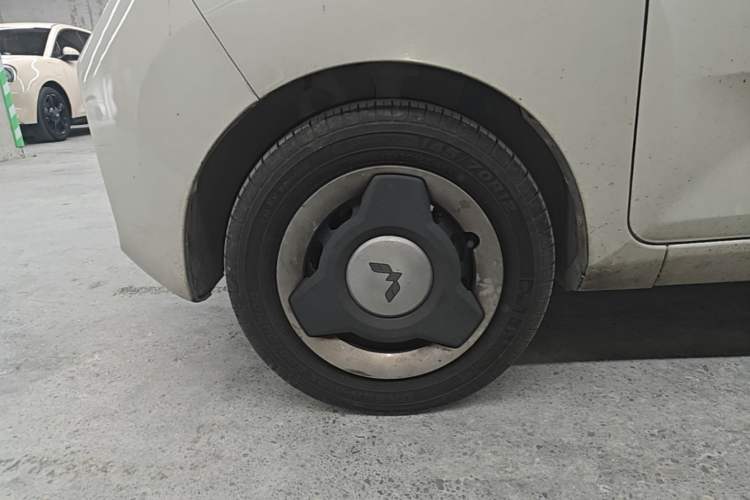 Used Wuling Hongguang MINIEV 2021 Macaron Premium Model – Lithium-NMC Left Front Wheel Hub