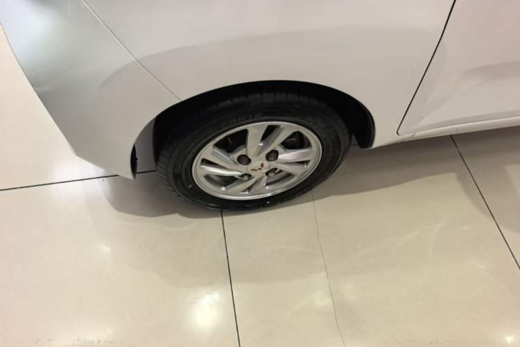 Used Wuling Hongguang MINIEV 2021 Macaron Fashion Model Lithium Iron Phosphate Left Front Wheel Hub