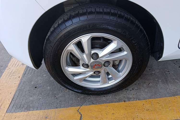 Used Wuling Hongguang MINIEV 2021 Macaron Fashion Edition Lithium-Ion Battery Left Front Wheel Hub