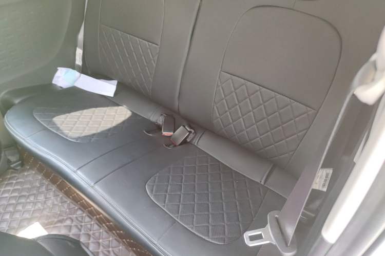Used Wuling Hongguang MINIEV 2021 Macaron Sandwich Model 120 km Lithium NMC Left Rear Seat