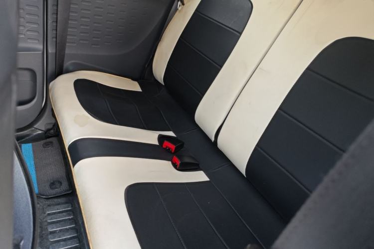 Used Wuling Hongguang MINIEV 2021 Macaron Sandwich Model 170 km Lithium Iron Phosphate Left Rear Seat
