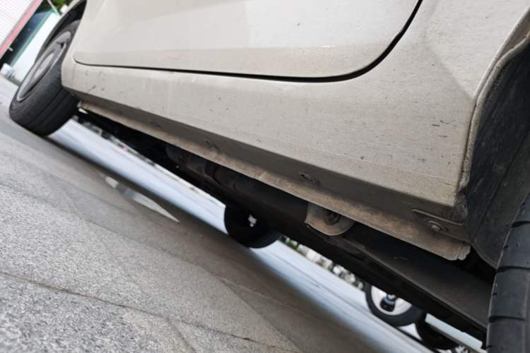 Used Wuling Hongguang MINIEV 2021 Macaron Sandwich Model 170 km Lithium Iron Phosphate Left Side Sill