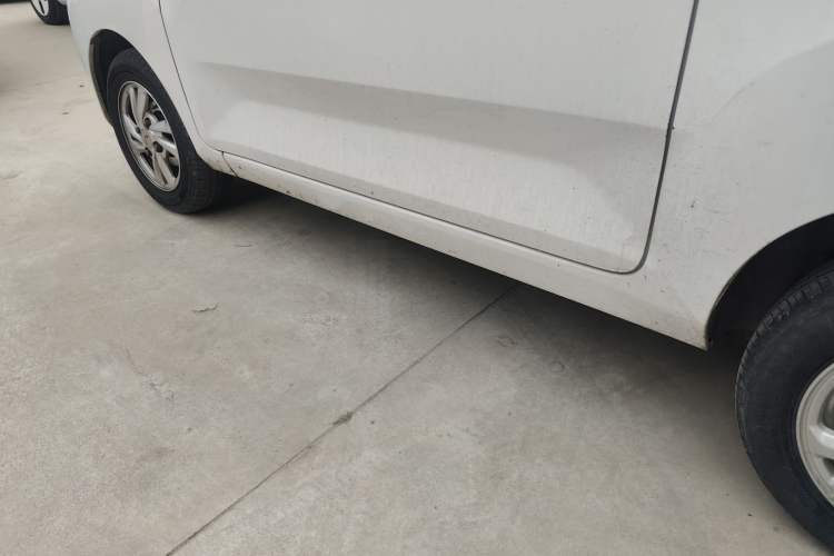 Used Wuling Hongguang MINIEV 2021 Macaron Sandwich Model 120 km Lithium Iron Phosphate Left Side Sill