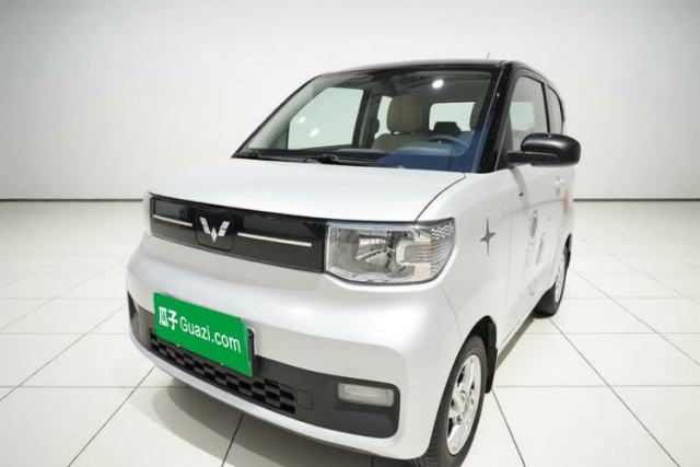 Ojetý Wuling Hongguang MINIEV 2021 Macaron Fashion Model Lithium Iron Phosphate