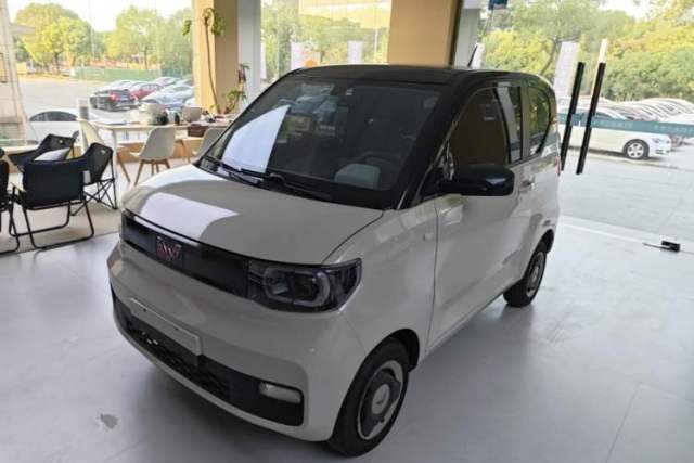 Ojetý Wuling Hongguang MINIEV 2021 Macaron Sandwich Model 120 km Lithium NMC