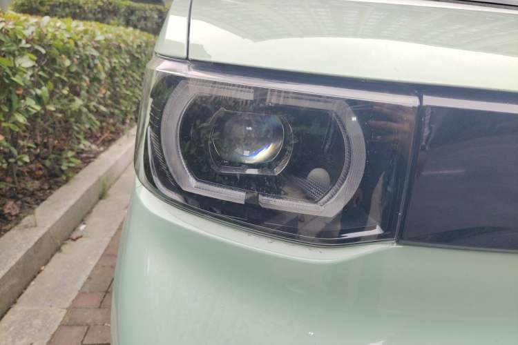 Used Wuling Hongguang MINIEV 2021 Macaron Fashion Edition Lithium-Ion Battery Right Front Headlight