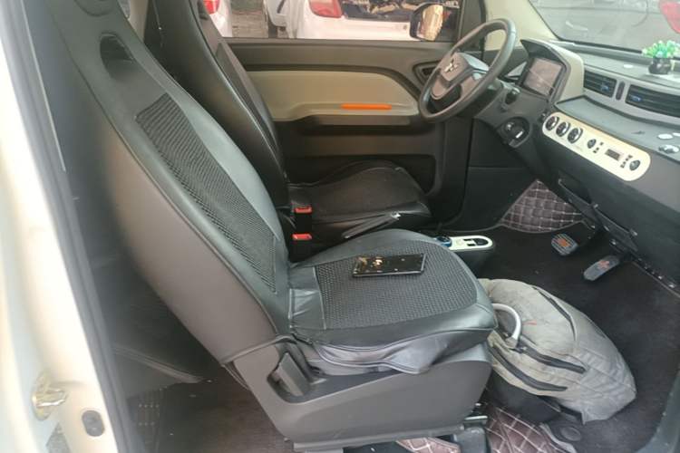 Used Wuling Hongguang MINIEV 2021 Macaron Premium Model – Lithium-NMC Right Front Seat