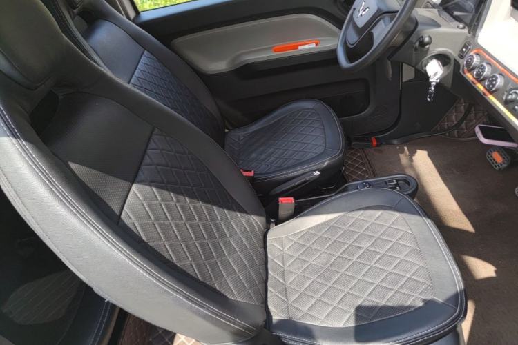 Used Wuling Hongguang MINIEV 2021 Macaron Sandwich Model 120 km Lithium NMC Right Front Seat