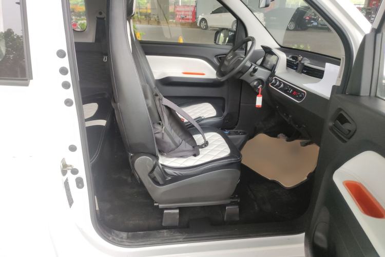 Used Wuling Hongguang MINIEV 2021 Macaron Fashion Model Lithium Iron Phosphate Right Front Seat