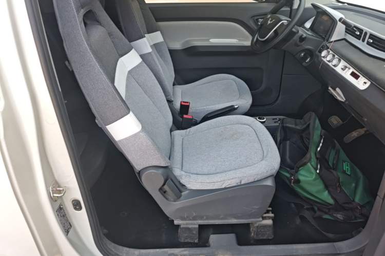 Used Wuling Hongguang MINIEV 2021 Macaron Fashion Edition Lithium-Ion Battery Right Front Seat