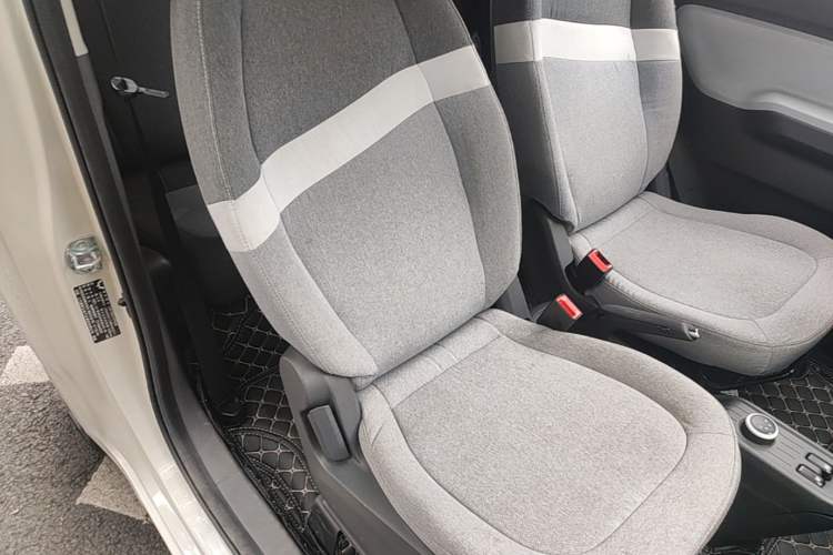 Used Wuling Hongguang MINIEV 2021 Macaron Premium Model – Lithium-NMC Right Front Seat