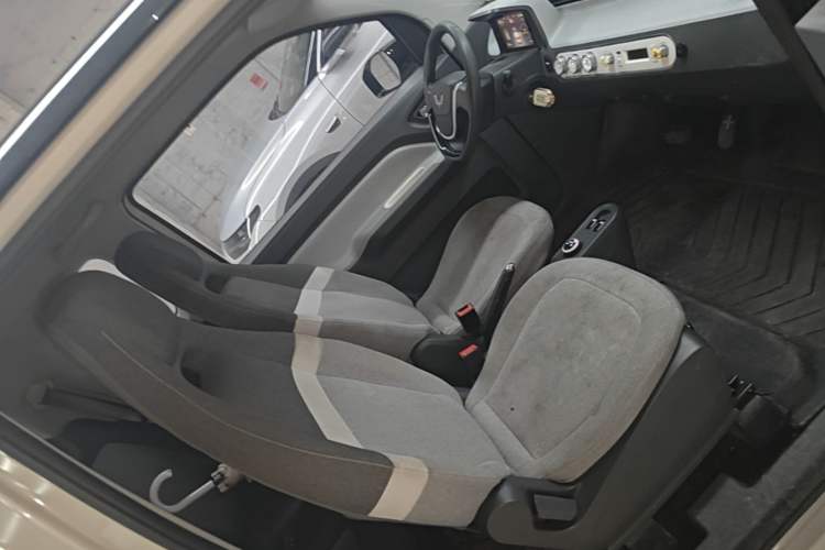 Used Wuling Hongguang MINIEV 2021 Macaron Premium Model – Lithium-NMC Right Front Seat