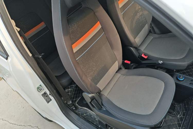 Used Wuling Hongguang MINIEV 2021 Macaron Fashion Model Lithium Iron Phosphate Right Front Seat