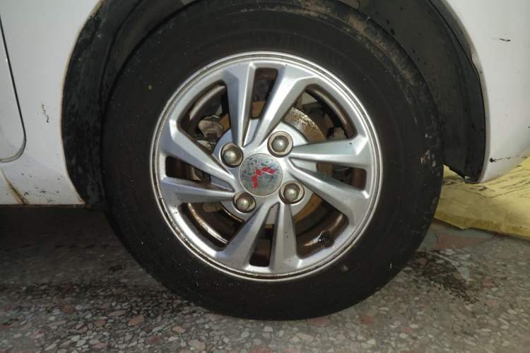 Used Wuling Hongguang MINIEV 2021 Macaron Fashion Edition Lithium-Ion Battery Right Front Wheel Hub