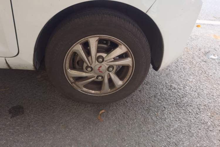 Used Wuling Hongguang MINIEV 2021 Macaron Premium Model – Lithium Iron Phosphate Right Front Wheel Hub