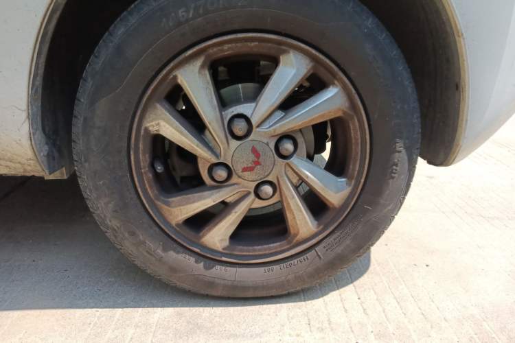 Used Wuling Hongguang MINIEV 2021 Macaron Fashion Model Lithium Iron Phosphate Right Front Wheel Hub