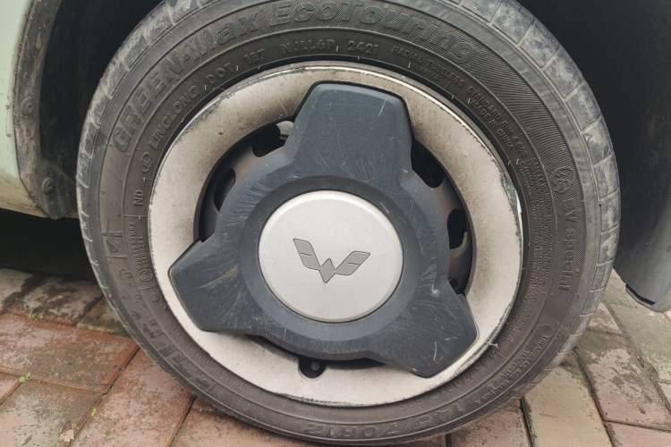 Used Wuling Hongguang MINIEV 2021 Macaron Fashion Edition Lithium-Ion Battery Right Front Wheel Hub