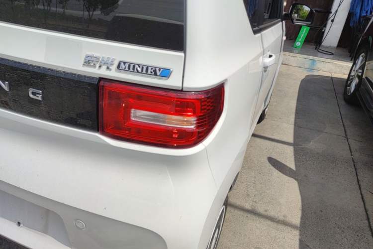 Used Wuling Hongguang MINIEV 2021 Macaron Sandwich Model 120 km Lithium NMC Right Rear Taillight